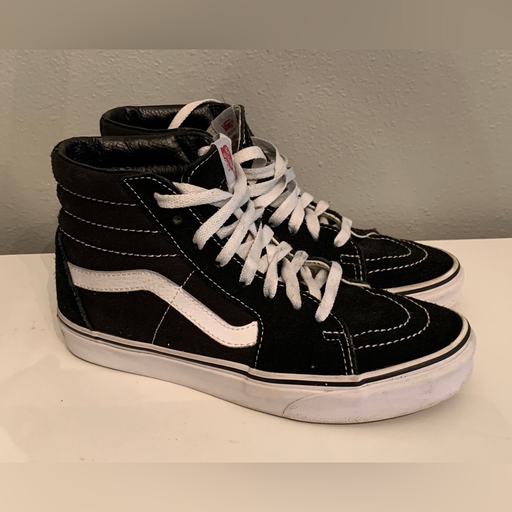 Vans Women’s 7.5 Black/White SK8-HI